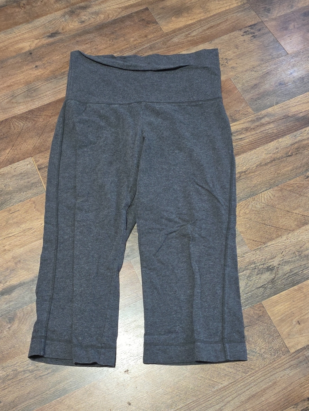 SO Women's Dark Gray Capri Yoga Leggings